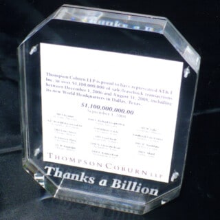 6515858 octagon display entrapment